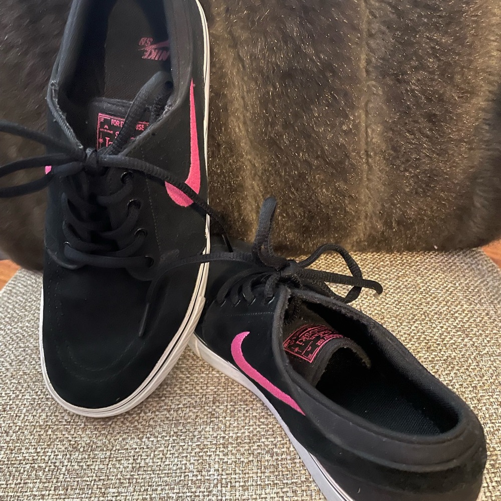 Black and Pink Nike Zoom Stefan Janoski
